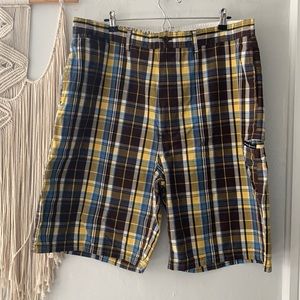 Beverly Hills Polo Club // men’s plaid shorts EUC